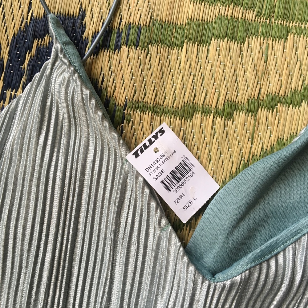 ๐ Tilly's Sage Pleaded Cami Top - Picture 5 of 6
